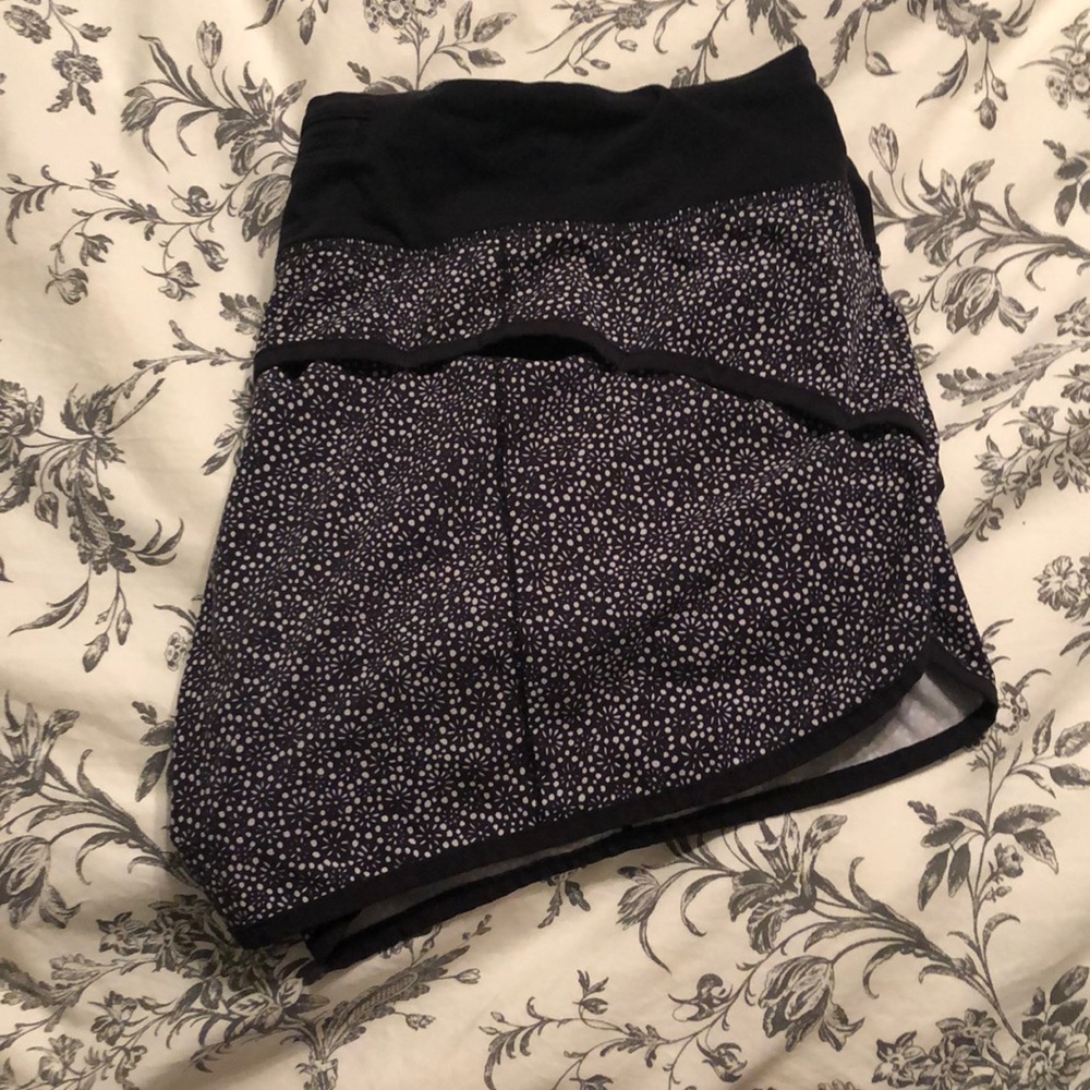 Lulu lemon size 10 polka dot speed shorts